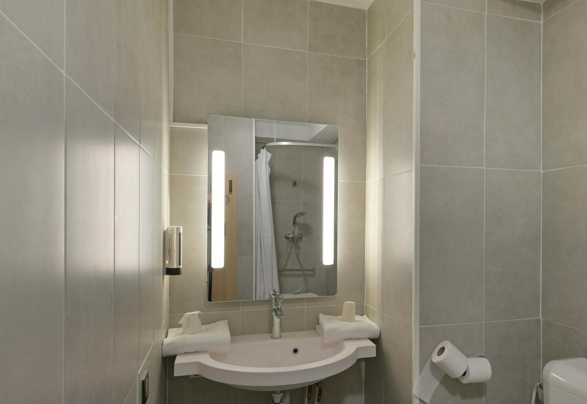 B&B Hôtel LE MANS Nord 2 Saint-Saturnin  Buitenkant foto